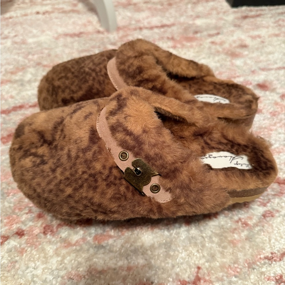Vintage Havana Brown Fuzzy Slippers